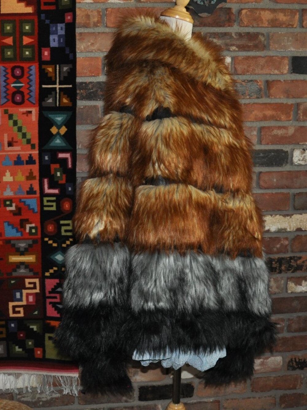 Fhillnuo Faux Fox Fur Tiered Multicolour Poncho Unisex - Picture 4 of 6
